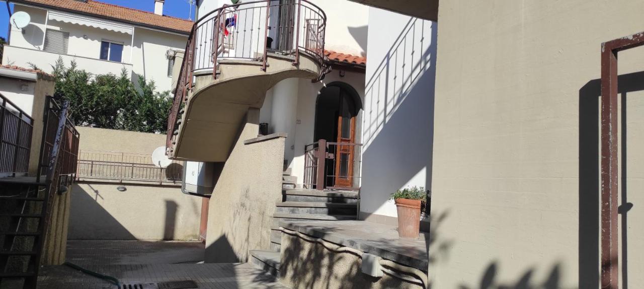 Dd House Family Holiday Apartment Cecina  Buitenkant foto